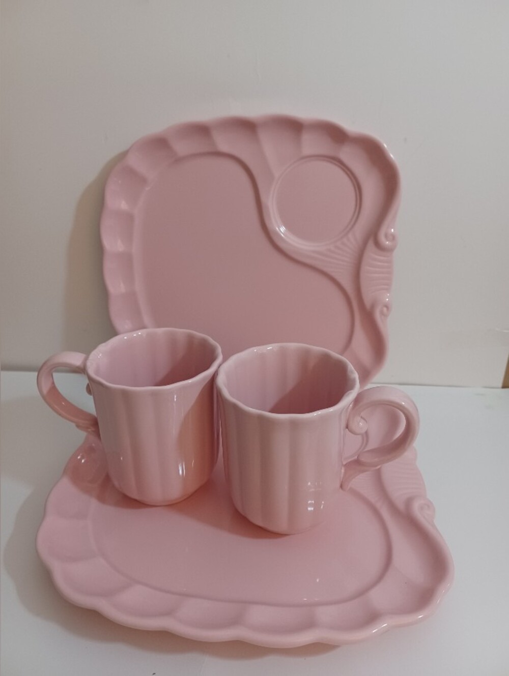 Mid Century Modern Lunch Plates With Matching Cups